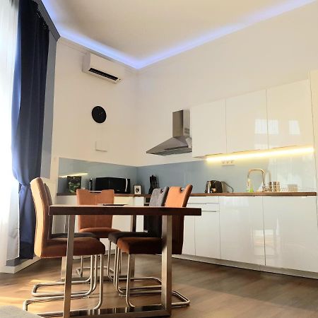 Luxurious Apartment With Balconies In Downtown Bp Budapest Exteriör bild