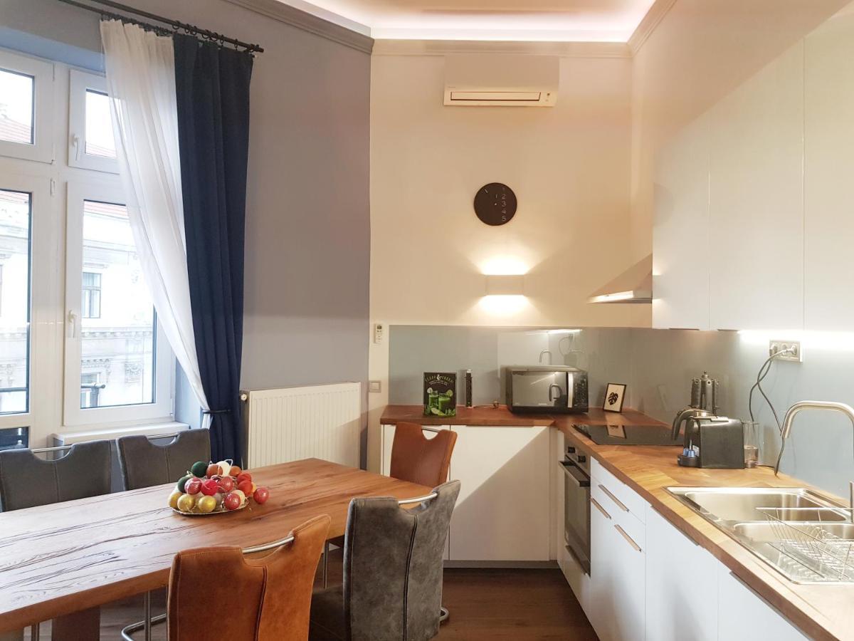 Luxurious Apartment With Balconies In Downtown Bp Budapest Exteriör bild