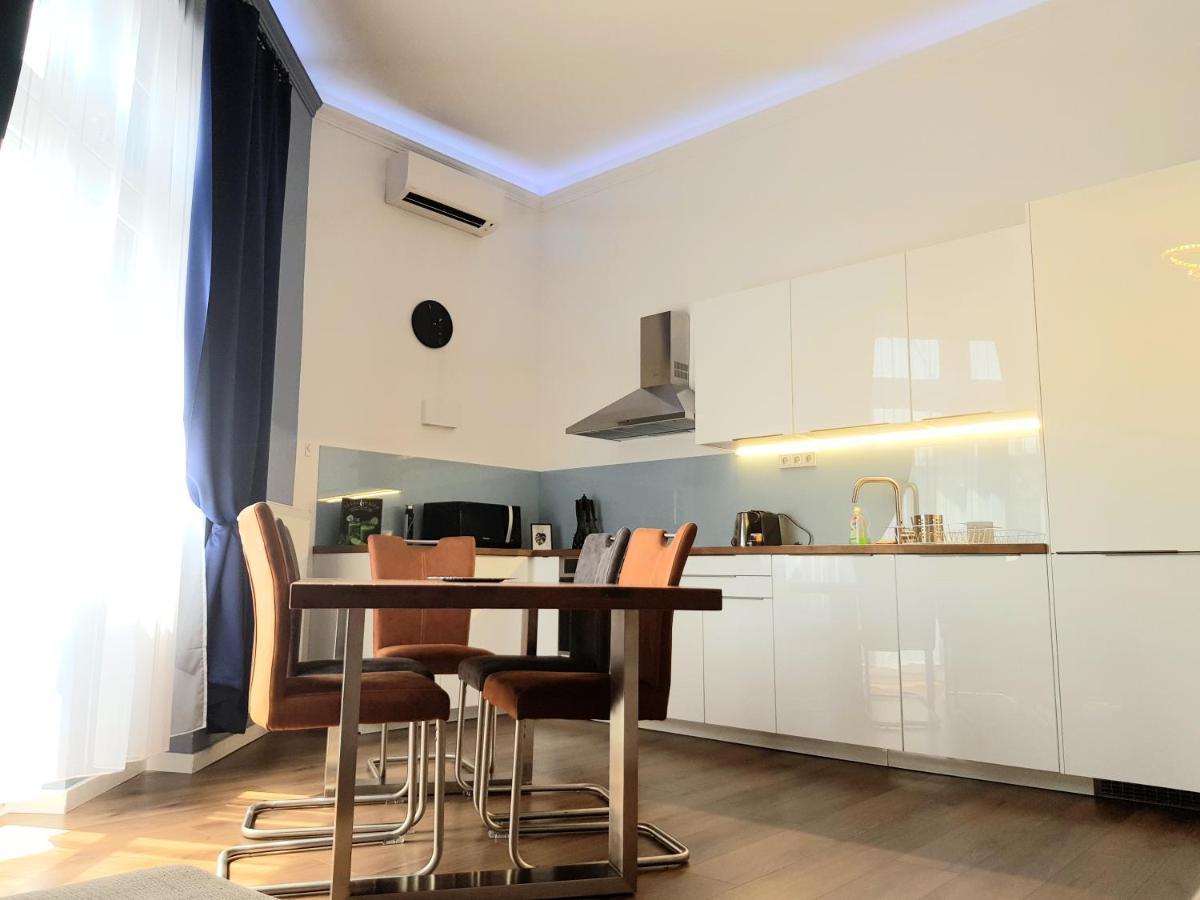 Luxurious Apartment With Balconies In Downtown Bp Budapest Exteriör bild