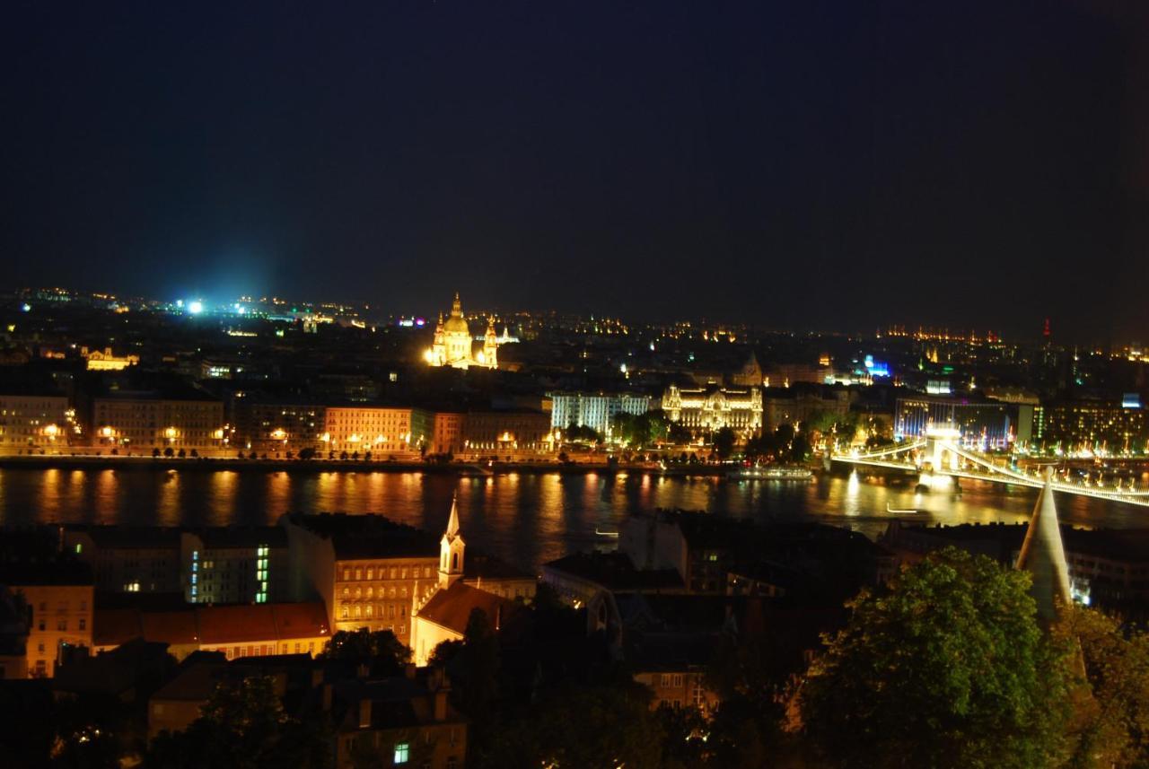 Luxurious Apartment With Balconies In Downtown Bp Budapest Exteriör bild